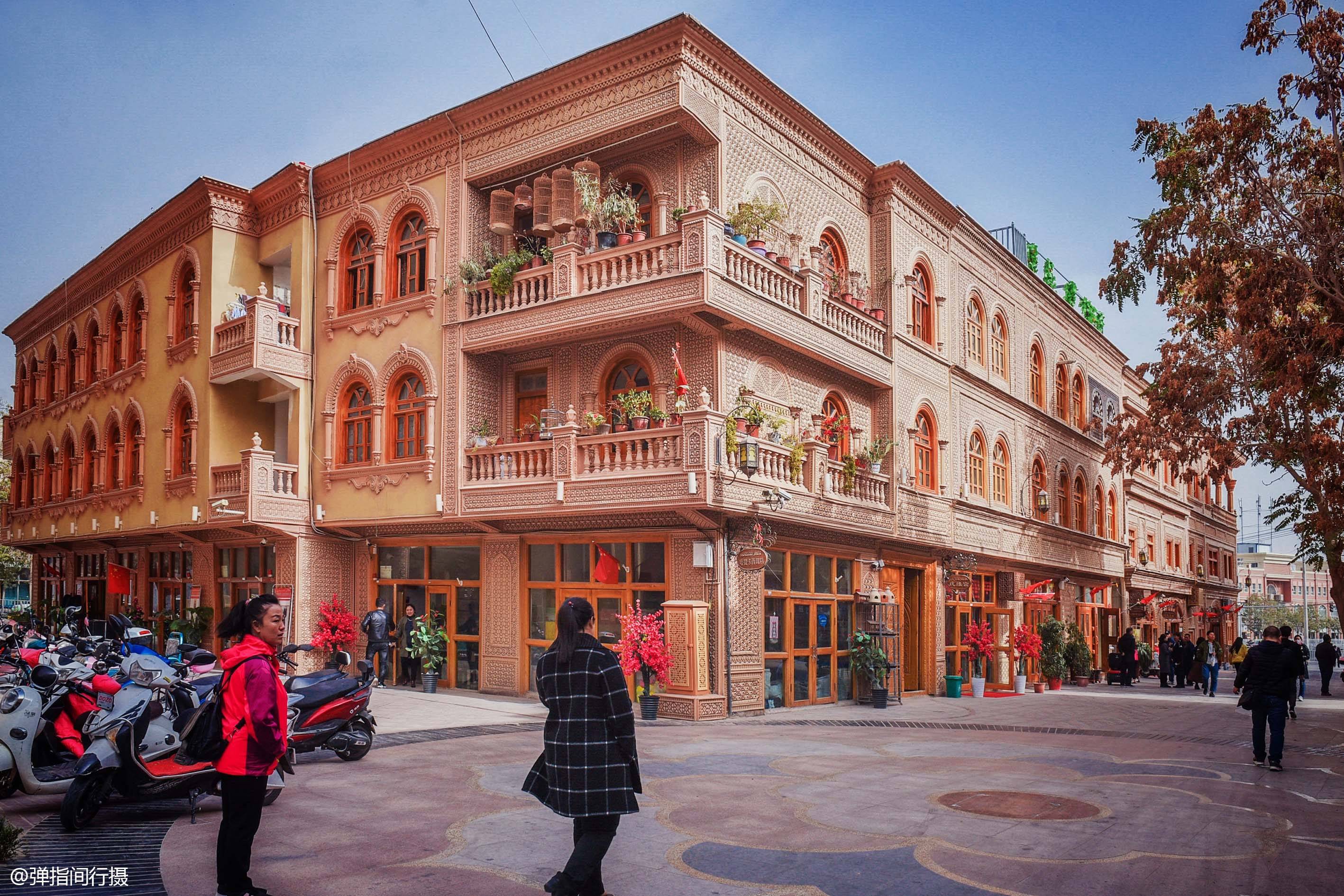 新疆和田百年老街,昔日建筑低矮破旧,改造后成网红旅游打卡地