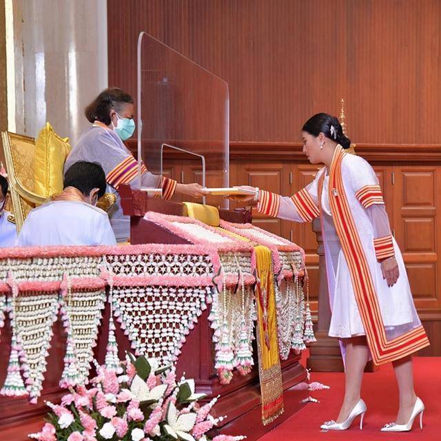 小公主|泰王小公主获博士学位！人美还是大学霸，诗琳通公主亲自颁发证书