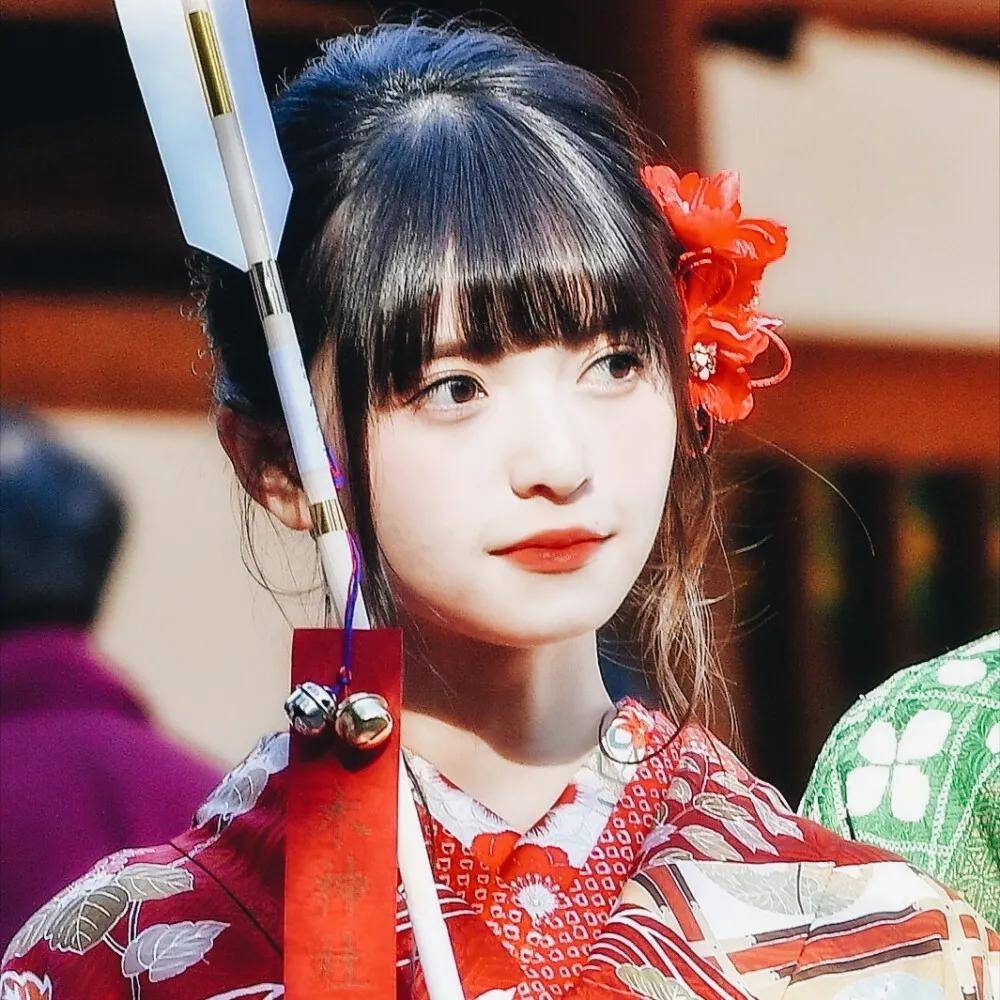 美少女|吊打鞠婧祎的真·四千年美少女，这方脸却甜到极致的美貌是开挂了吧！