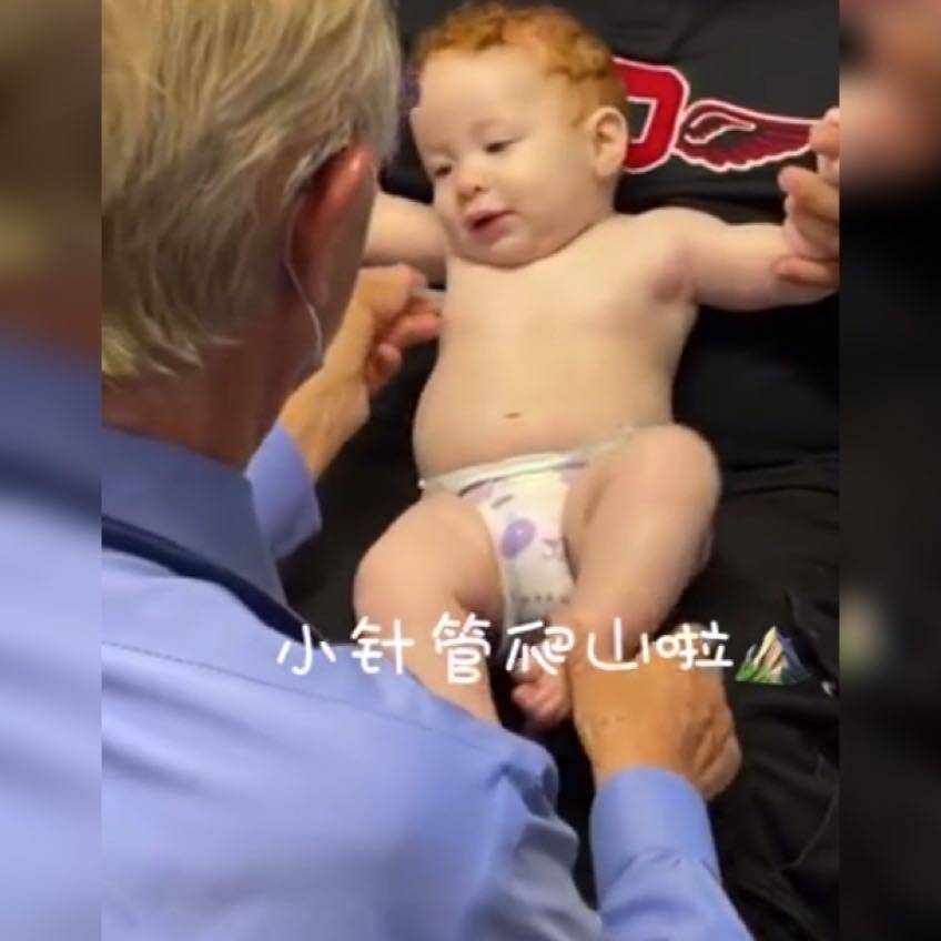 孩子|没想到宝宝的反应亮了，网友：很可爱了医生教科书式给宝宝打针
