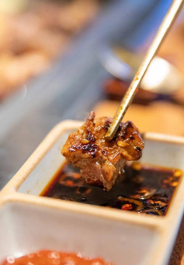 花图缘|竟然是在“石头”上烤?火了三年的韩式烤肉