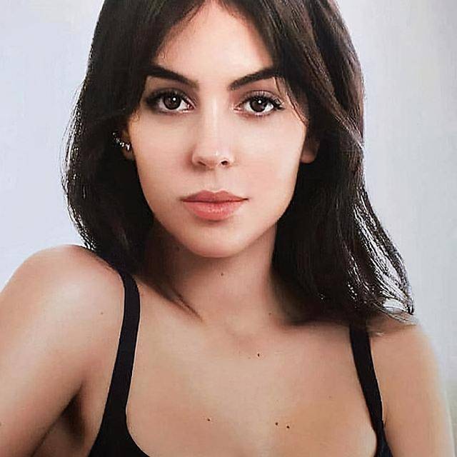 身材|罗太太乔治娜不仅炫富还爱秀身材，大长腿放洗手台上真撩人