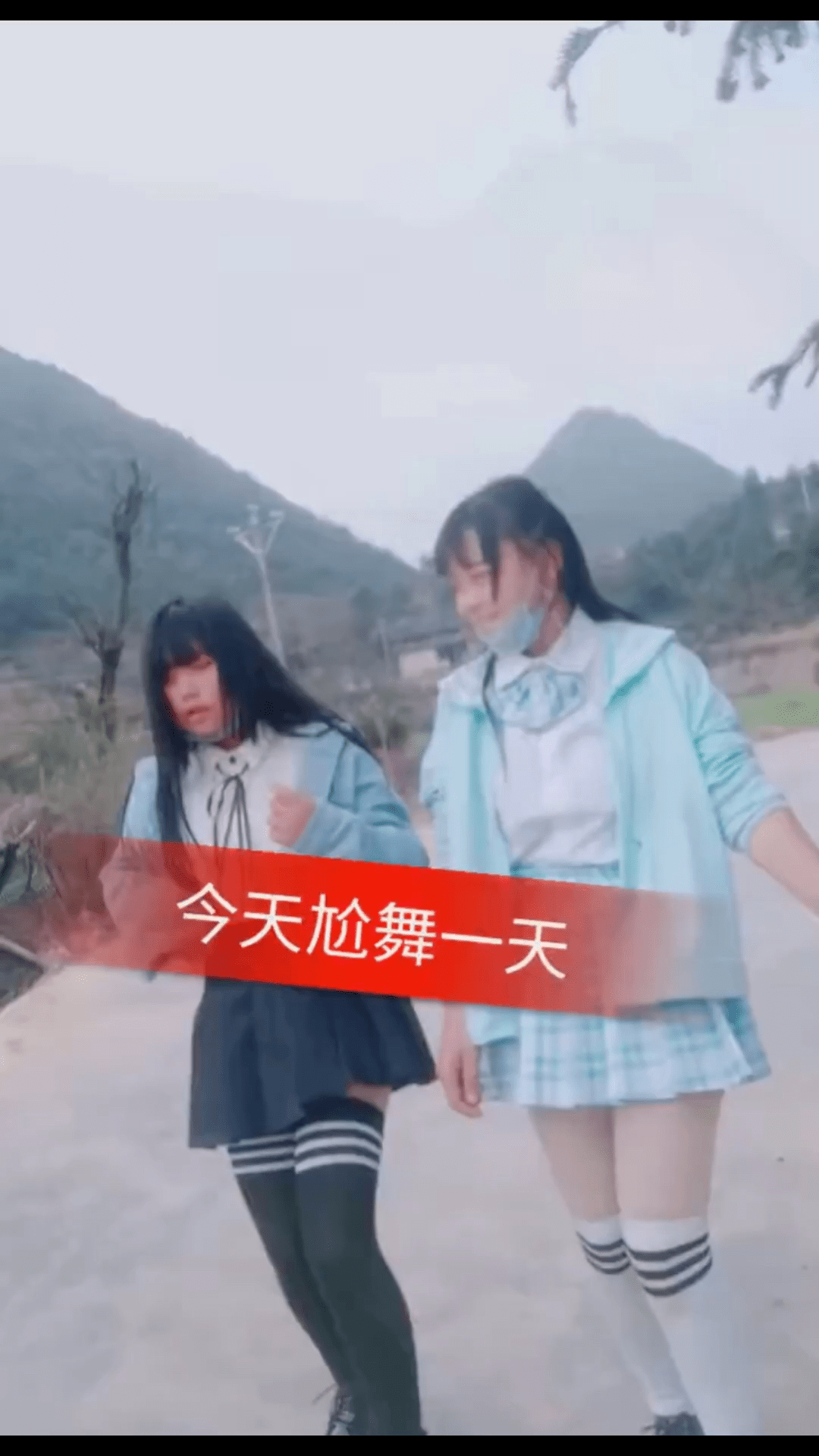 top|lo圈迷惑行为大赏，公车上蹦迪、冲上b站掉粉榜top的土味名媛一个比一个虎！