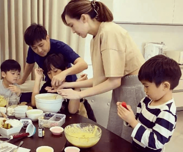 林志颖|俩娃身高遗传妈妈，颜值超高比哥哥像林志颖陈若仪晒双胞胎健身