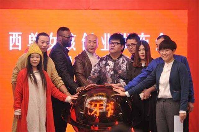 任月丽|九年前登春晚的卖唱＂西单女孩＂ 早就从商身家过亿了