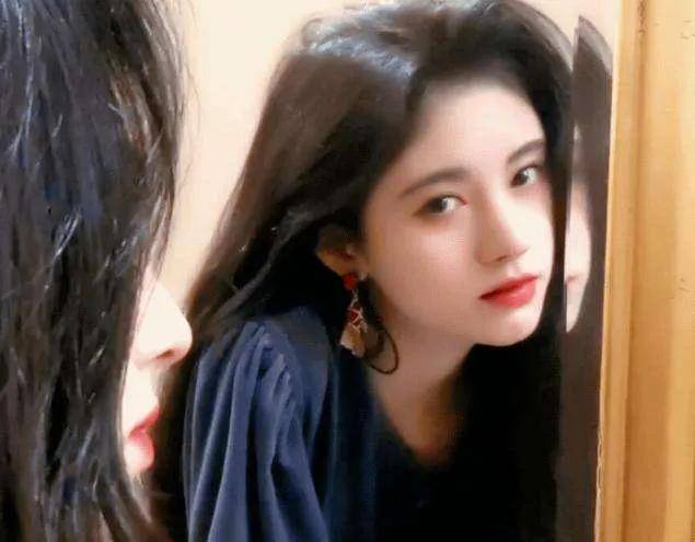 鞠婧祎|孔雪儿1:1抄袭鞠婧祎的心机？！果然贵圈女明星都逃不过这条路…