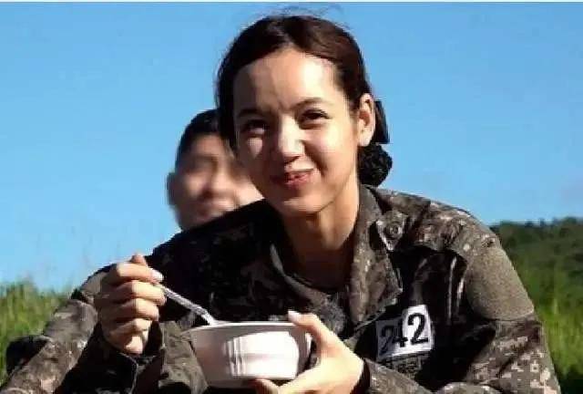 鞠婧祎|孔雪儿1:1抄袭鞠婧祎的心机？！果然贵圈女明星都逃不过这条路…