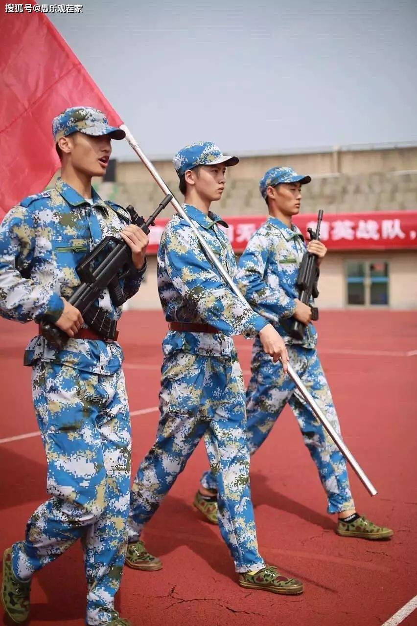 素素|原创陈宥维拒与女搭档拥抱，遭尔冬升怒怼：靠脸吃饭，你有梁朝伟帅么