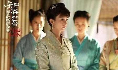 赵丽颖|当赵丽颖穿上汉服后，女人味十足！难怪让冯绍峰为之着迷