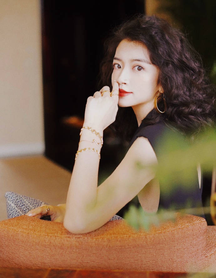 风衣|只会羡慕三木博主的会穿？秋天这3套穿搭又美又知性，你穿也可以