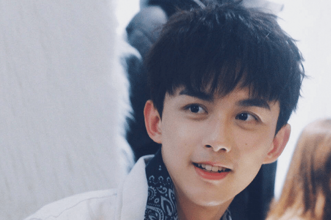 吴磊|原创明星间的多人一脸：谭松韵和56岁女星同脸，老年版赵丽颖太像了