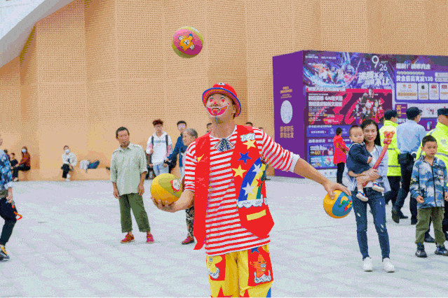 5(14:00-18:00)99重庆融创茂欢乐小丑全场巡游还有精美小礼物可以