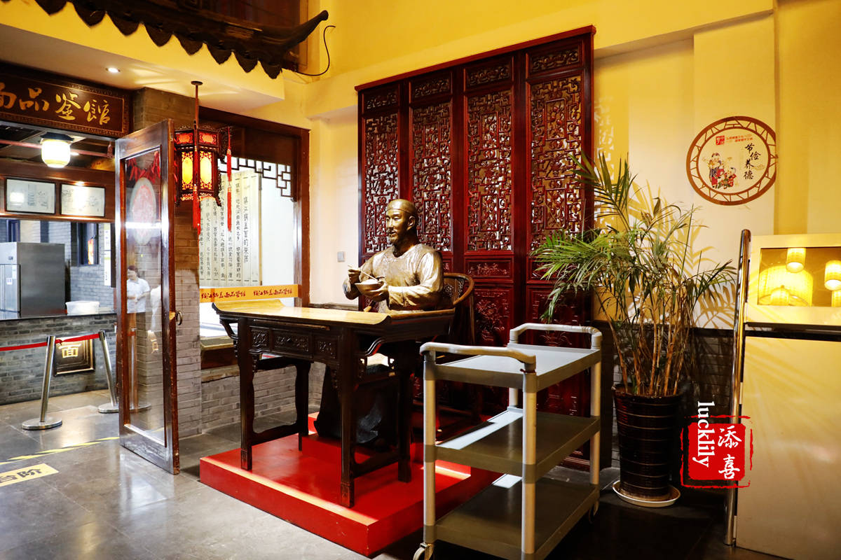 去镇江吃了这四家最有代表性的网红面馆，基本也就成了镇江锅盖面的全科生