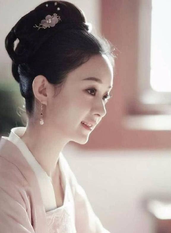 赵丽颖|当赵丽颖穿上汉服后，女人味十足！难怪让冯绍峰为之着迷