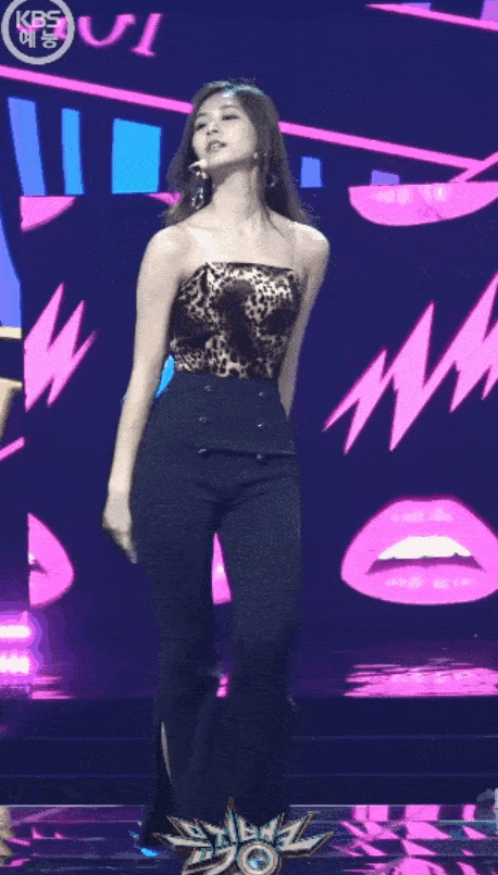 shinee的taemin穿着任何衣服都像超级名模,但即使是他也很难让这套