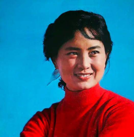 张金玲:曾是北影“三朵金花”,忍痛息影换来离婚,今逆袭成画家
