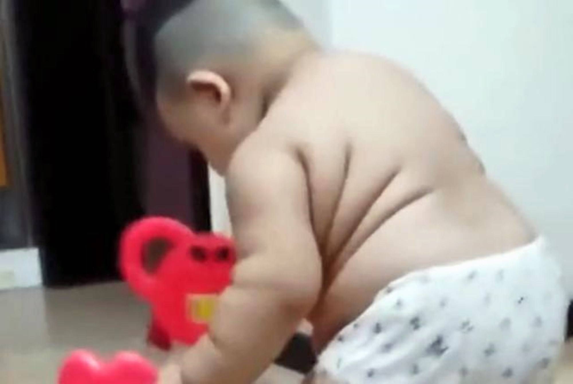 孩子|当宝宝发出几种“信号”，小心过度喂养了宝妈别以“吃饱”为傲
