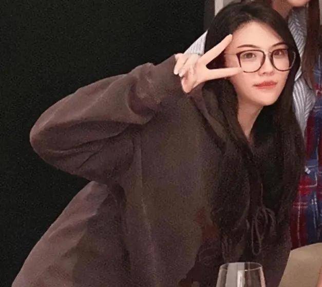 贵妇|baby拼命进的贵妇圈啥来头？学霸千金只能坐边上，C位阔太身份成谜