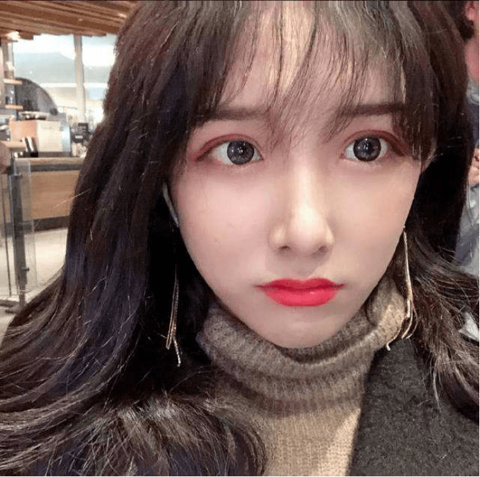 男生|艾比这变化太大了!早年男生照曝光,这得动多少刀?