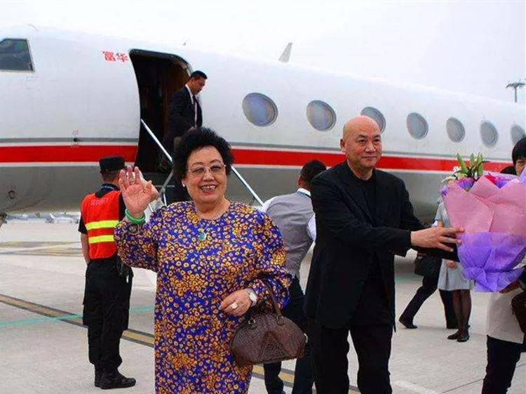 迟重瑞|65岁唐僧过生日，76岁老婆年老色衰身材走样靠一件宝贝征服御弟