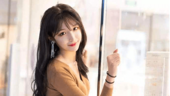 男生|艾比这变化太大了!早年男生照曝光,这得动多少刀?