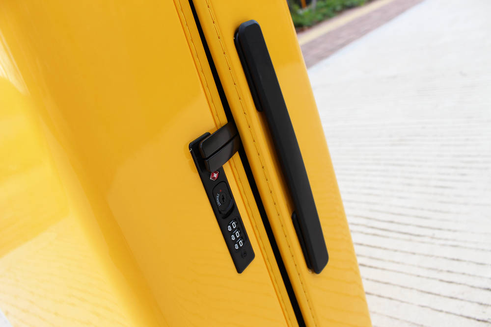 材质|轻量旅行箱 3层PC 靓色加持 女生差旅首选