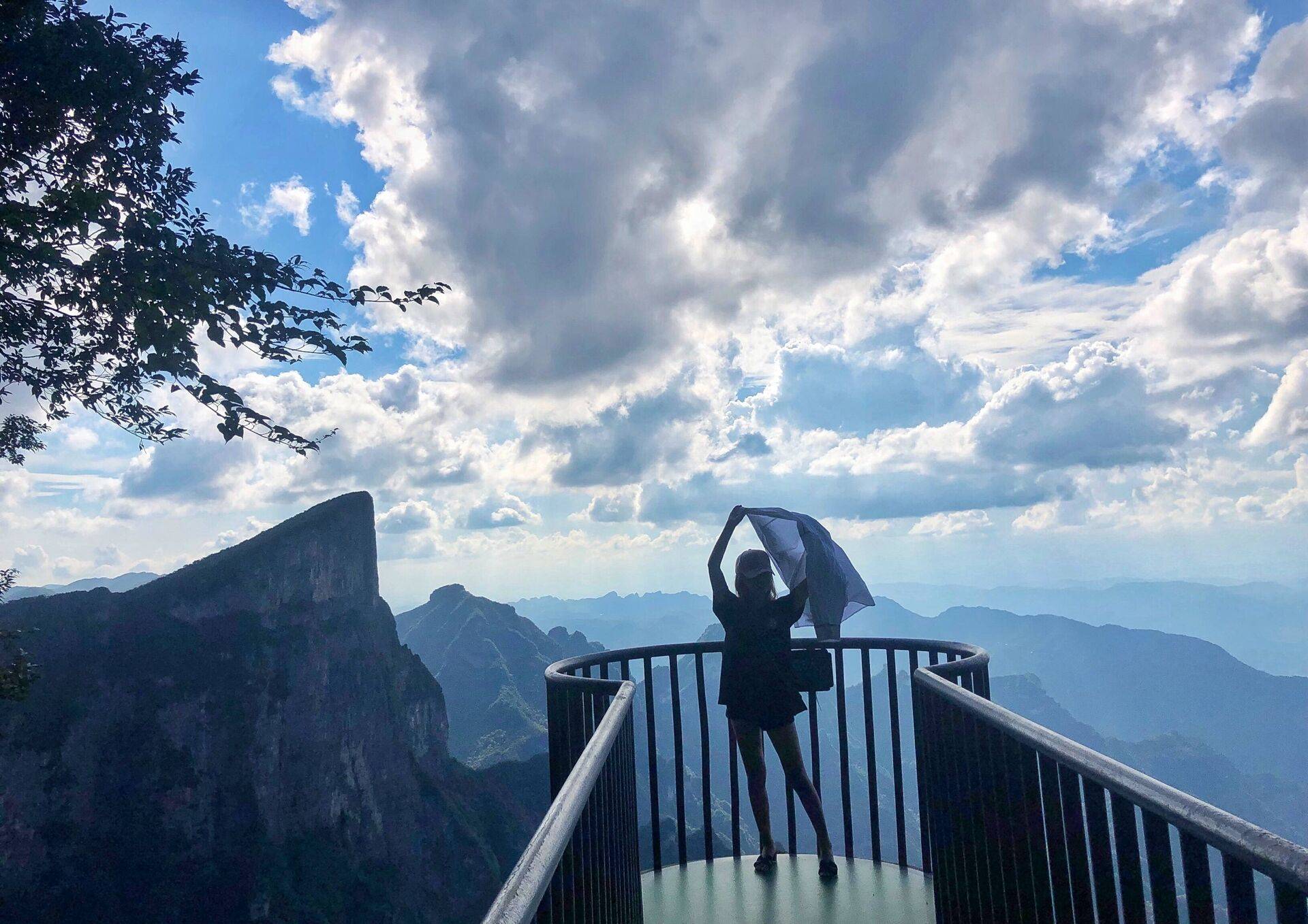 a1e5d3e808a841f3b12c6b71c7201829.jpeg