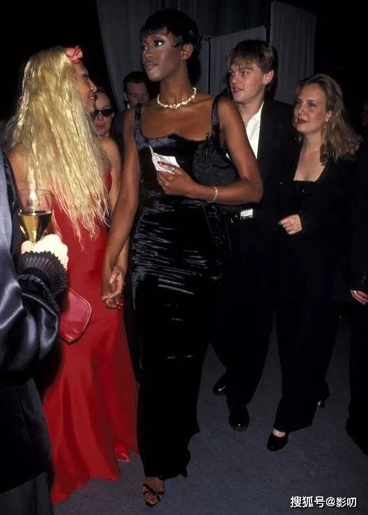 坎贝尔|5大超模之首，19岁恋上拳王泰森，她是小李子唯一的黑人前女友