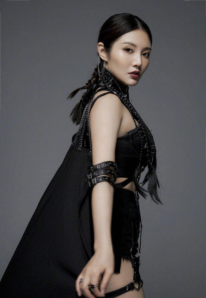 特工|徐冬冬凹“特工造型”翻车，五花大绑秀身材，却勒出一身赘肉