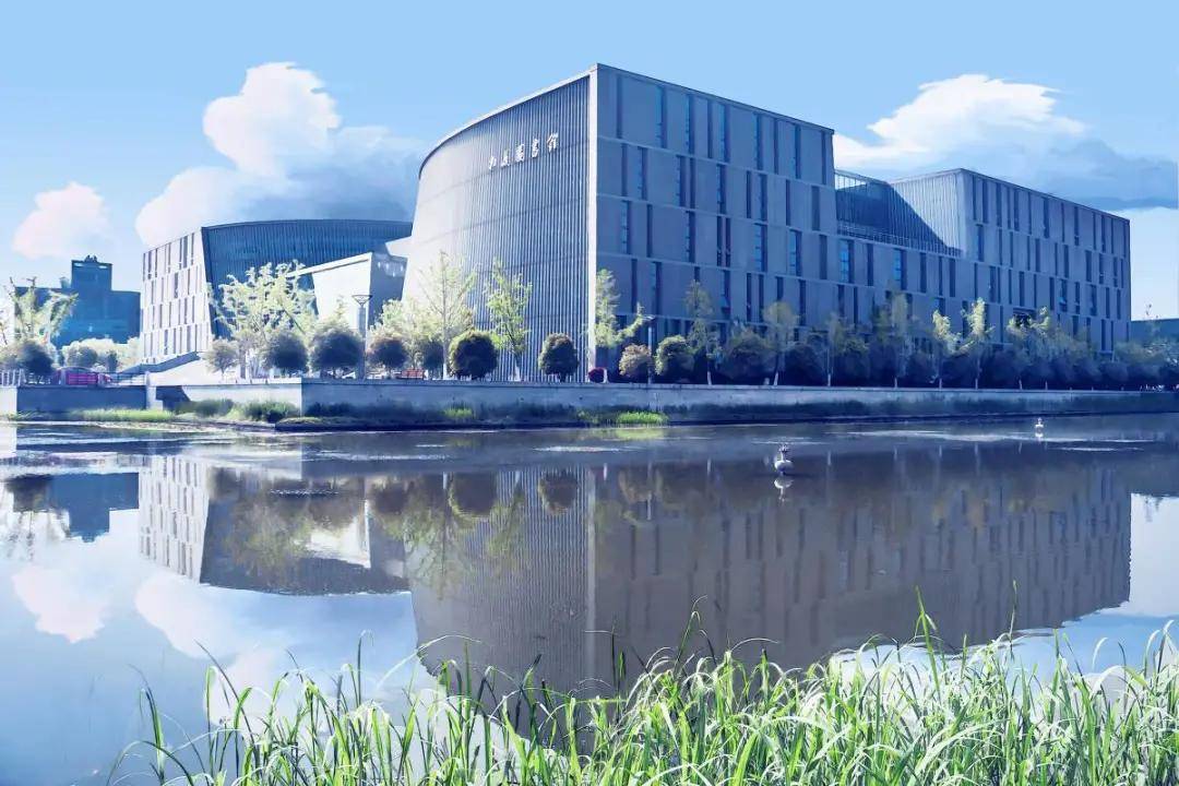 无人机|这些花式热搜你一定想不到！各高校为了C位出道“太拼了”