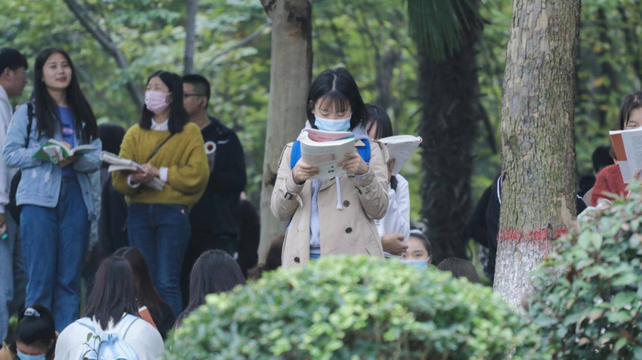 学子|西安翻译学院学子共赴“万人晨读”