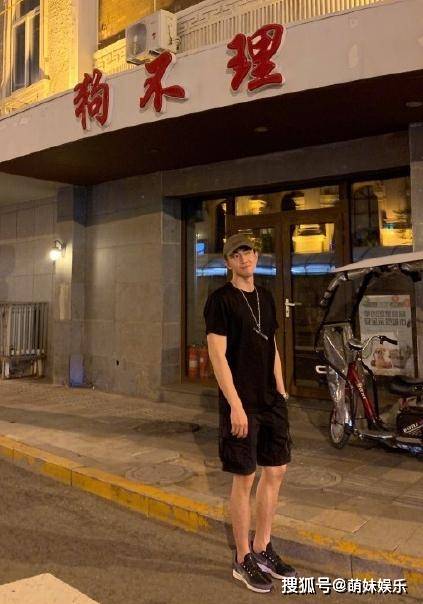 林更新否认出演《默读》，曾回复粉丝：处境很