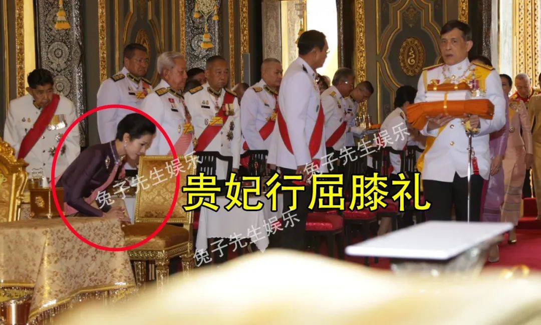 42岁苏提达一笑泯恩仇,公开晒出与贵妃合影,接受情敌的屈膝礼!