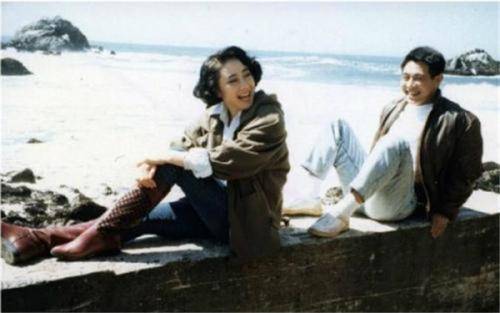 李连杰|李连杰17岁女儿晒美照，身材凹凸有致，一点不输利智