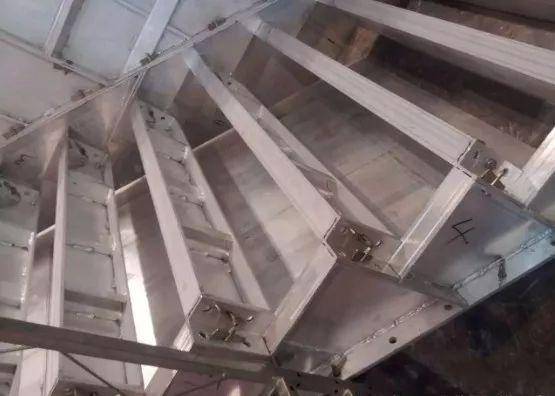 超详细的铝模设计之楼梯模板