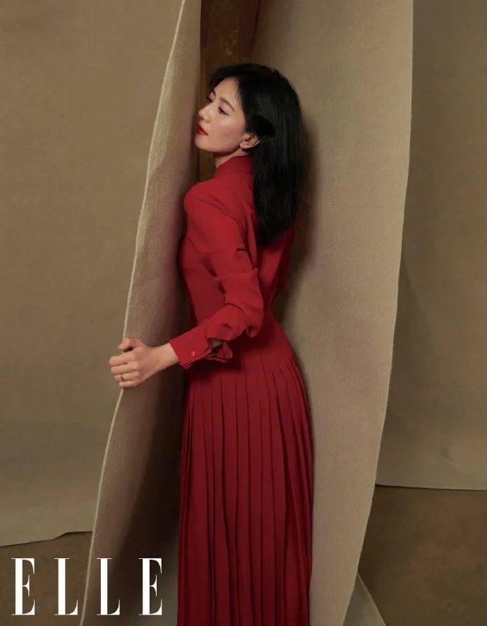 凹凸|高圆圆写真魔鬼身段凹凸有致,腰间雪白肌肤美到发光