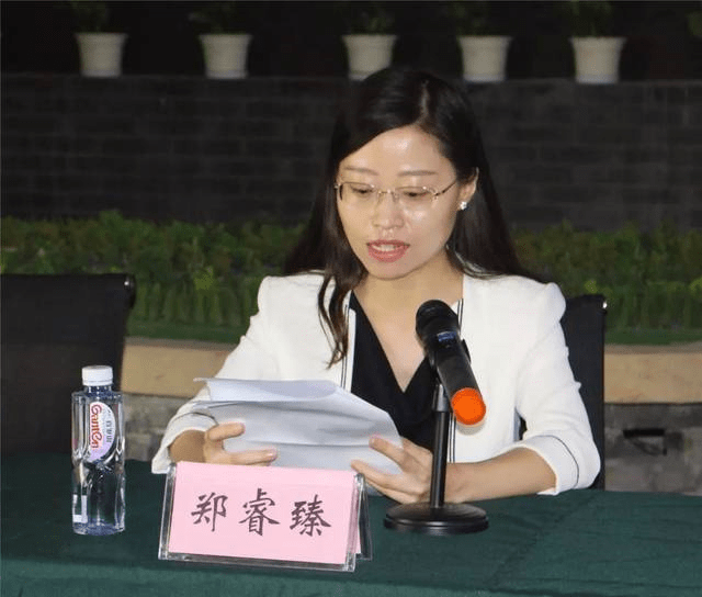 "90后"都成了副县长了,一位是美女,一位是帅哥