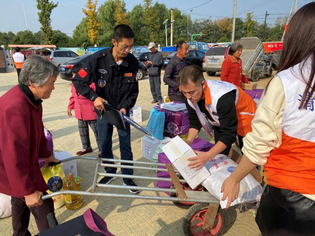 清水慈善为瓦房店祝华街道送爱心物资