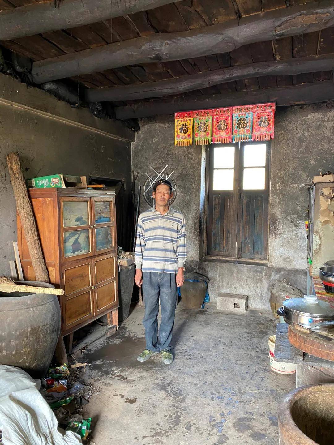 清水慈善为瓦房店祝华街道送爱心物资