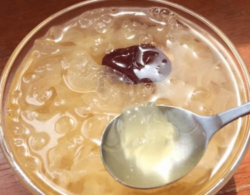 怎样快速泡发银耳才能使汤更好 8768436d978e4fddaac4c77f92880bd0.png