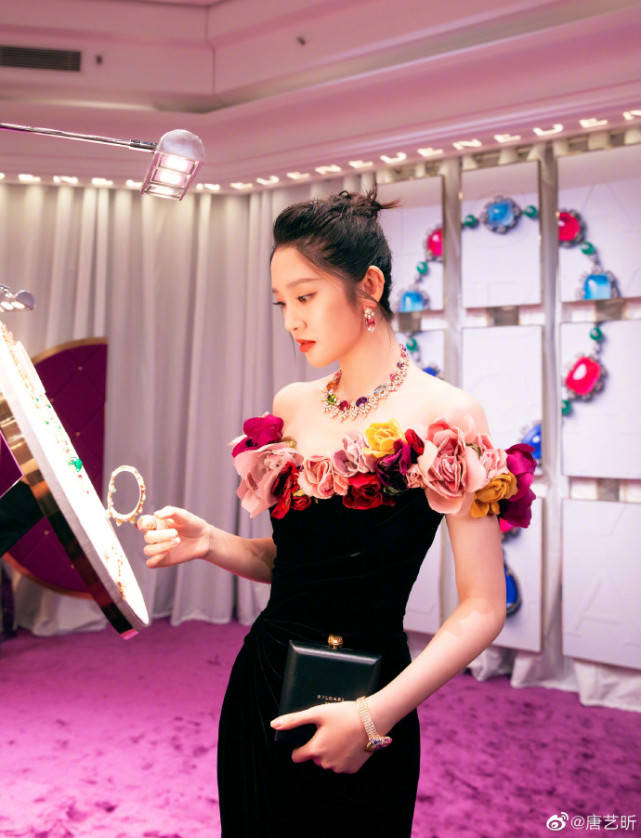 张若昀|唐艺昕产后首秀尽显女人味，窈窕身材抢镜，张若昀双重表白超甜蜜