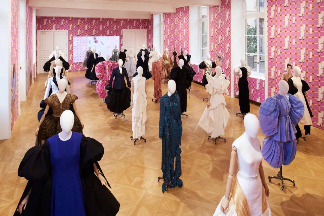 show|如果没有 “真人模特”，时尚要怎么玩