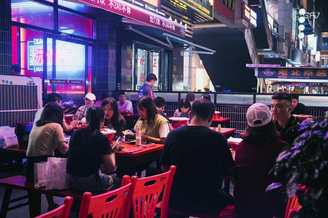 吕子乔|成都排队王!吕子乔的『卤味烧烤』终于来东莞了!