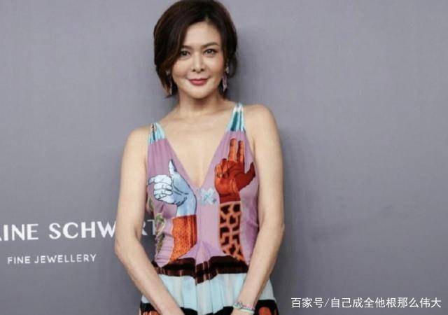 57岁的关之琳近的照片流出:为什么你有一个独特的美颜