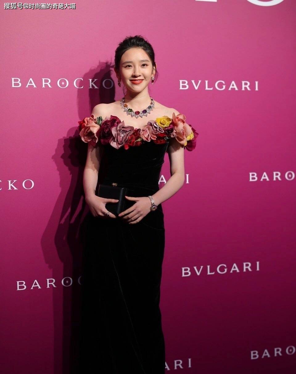 钟楚曦|唐艺昕产后身材太绝了，生图状态在线！娜扎钟楚曦也明艳动人