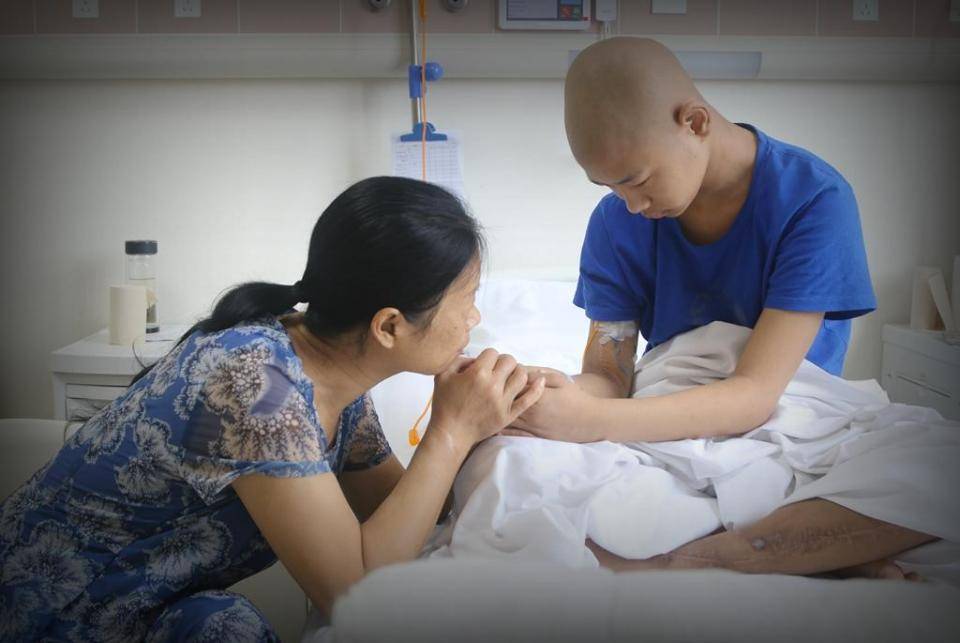 孩子腿疼千万不要忽视11岁男孩腿疼两个月患骨肉瘤面临截肢