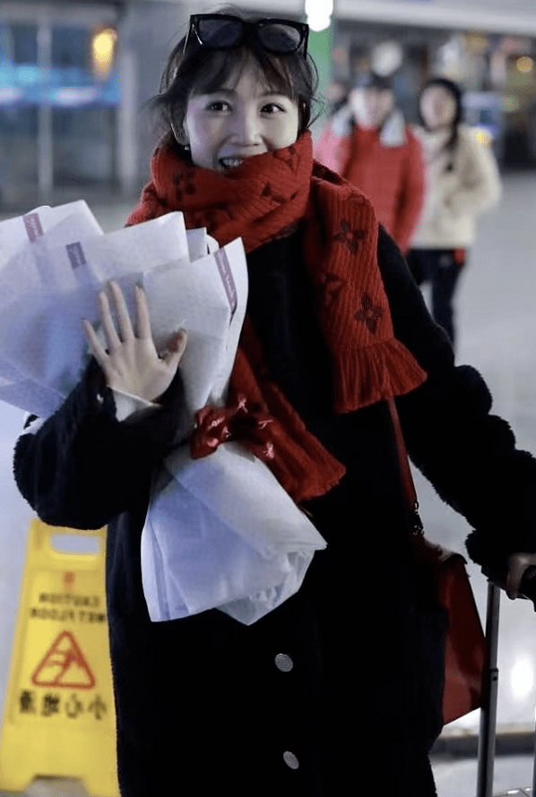 牛仔|有种“可惜”叫马蓉不出道!牛仔打扮机场露面,圈内女星都被碾压