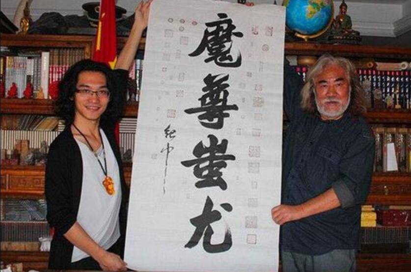 大家可以把他们的书法作品一起分享出来,我们只有不断的欣赏书法名家