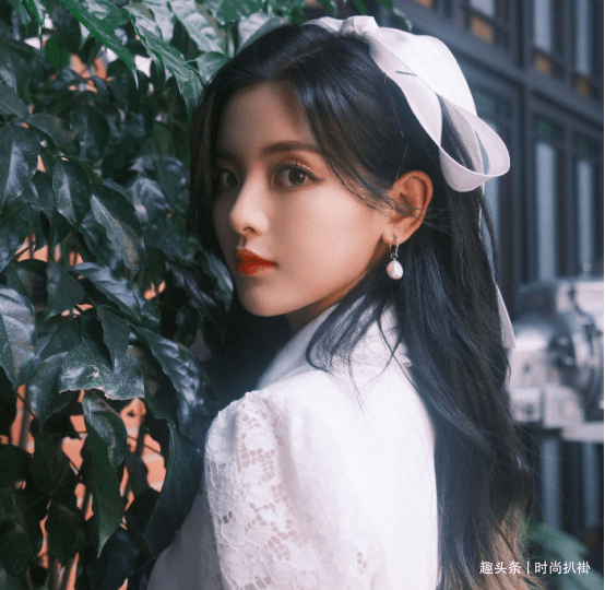 服装|杨超越的百变风格真是绝了！玩转各色服装搭配，看上去可盐又可甜