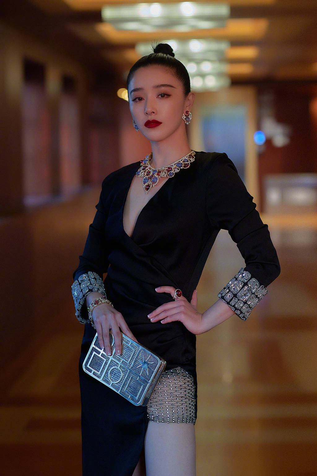 钟楚曦|宁静、娜扎、钟楚曦盛装出席时尚活动，唐艺昕产后首亮相暴露身材